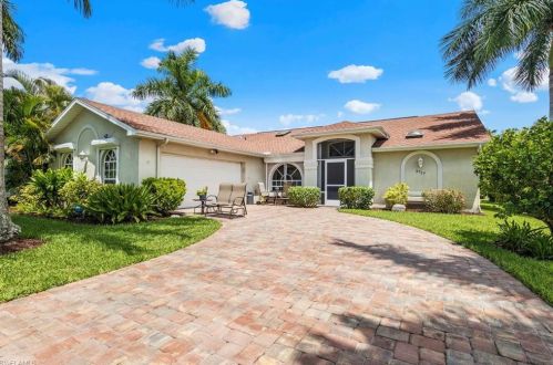 2717 37th Ter, Cape Coral, FL 33914-4860