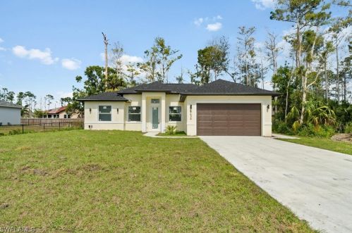 5436 Benton St, Lehigh Acres, FL 33971-8524