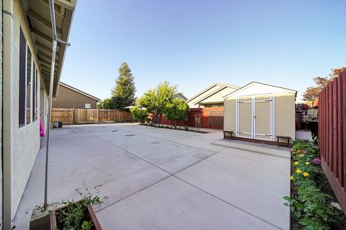 530 Vina Ct, Livingston CA  95334-9111 exterior
