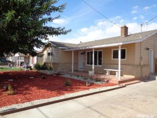 327 Walnut St, Woodland, CA 95695-2740