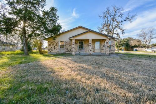 2005 5th St, Hempstead, TX 77445-6917