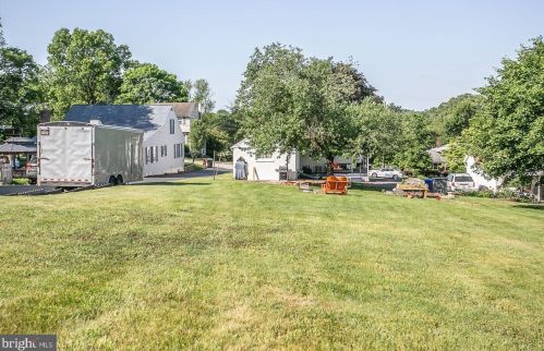 808 Maple Ave, Limerick PA  19468-2987 exterior