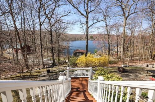 53 Shawnee Rd, Tompkins Corners, NY 10579-2122