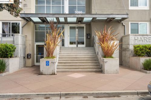 3090 Glascock St, Oakland CA 94601-2860 exterior