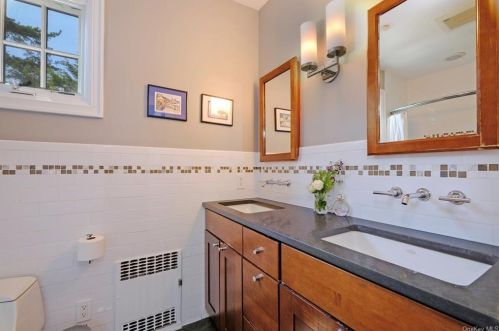 8 Parkway, Mount Vernon NY  10552-1219 exterior