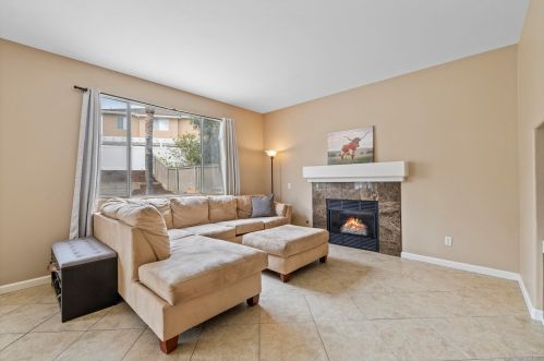 42092 Orange Blossom Dr, Temecula CA  92591-5542 exterior