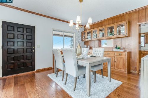 3100 Carlsen St, Oakland, CA 94602-4037