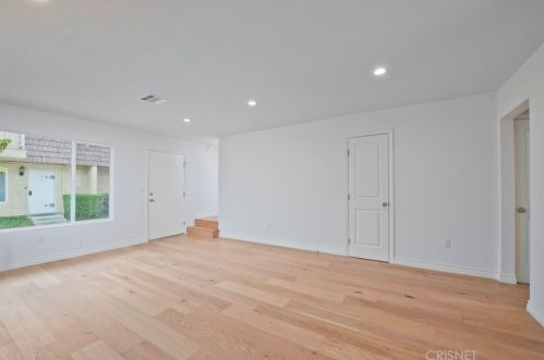 8839 Cedros Ave, Van Nuys, CA 91402-2233