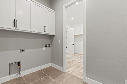 126 Mylnar Ave, Manteca CA  95336-4908 exterior