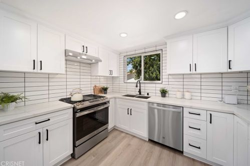 435 Talbert Ave, Simi Valley CA  93065-5249 exterior