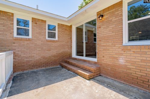 1712 Robin Crst Dr, Cayce-West Columbia SC  29169-5433 exterior