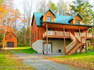61 Giles Rd, Waymart, PA 18472-6054