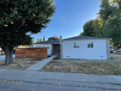 2202 Geneva Dr, Modesto CA  95350-2830 exterior
