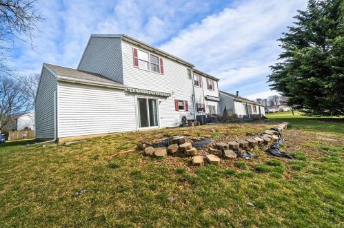 5 Fort Lee Ct, Easton PA  18040-1042 exterior