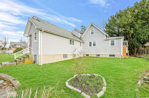 125 Wyman Ave, Huntington Station, NY 11746-1061
