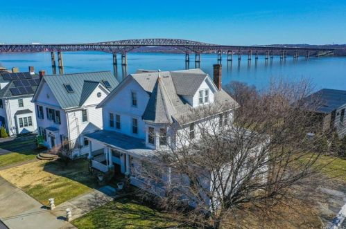 318 Montgomery St, Newburgh, NY 12550-3642