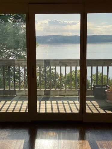 26 Hudson Point Ln, Crotonville NY  10562-5942 exterior