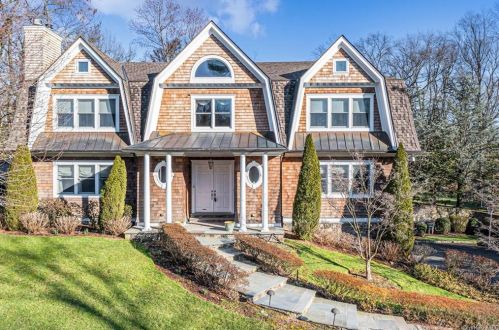 42 Round Hill Rd, Scarsdale, NY 10583-1704