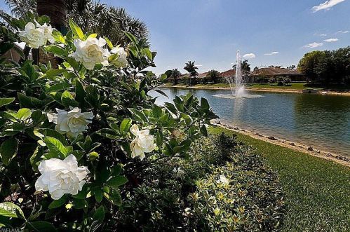 5076 Post Oak Ln, Naples FL  34105-4526 exterior