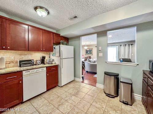 95 Tulip Ln, East Freehold NJ  07728-4088 exterior