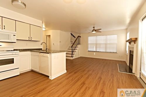 45 Lear Ct, East Brunswick NJ  08816-1852 exterior