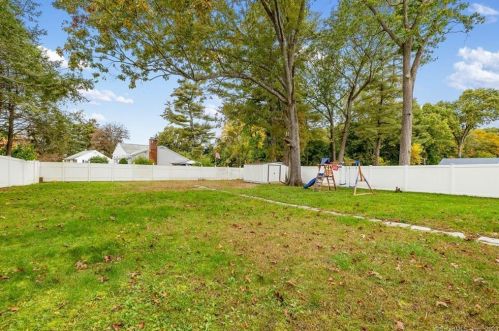 64 Turnbull Rd, Manchester CT  06042-2833 exterior