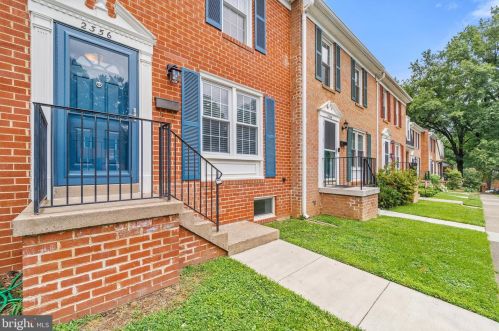 2356 Horseferry Ct, Herndon VA 20191-2733 exterior