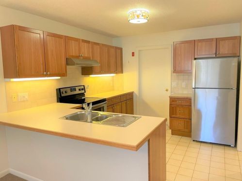 839 Halifax Dr, Warwick, RI 02886-1707