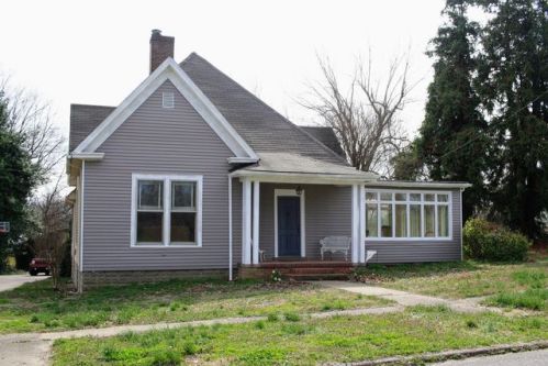 617 Magnolia St, Hickman, KY 42050-1319