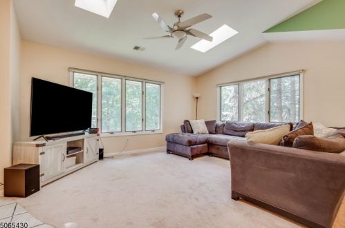 48 Westchester Ter, Annandale NJ  08801-1600 exterior