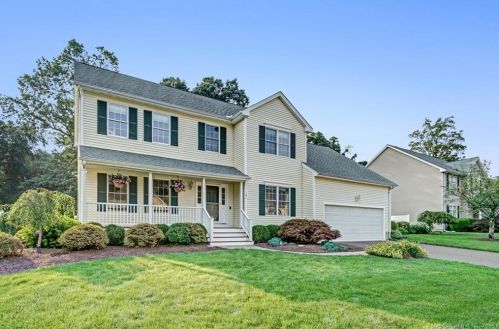 18 River Highlands Dr, Milford, CT 06461-9500
