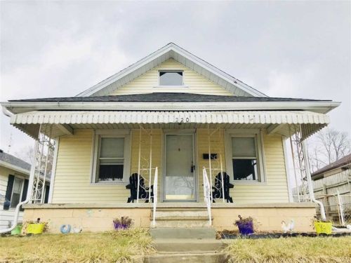 220 Strathmoor Ave, Mishawaka, IN 46544-1555