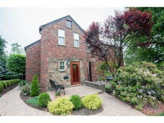 141 Hoodridge Dr, Pittsburgh, PA 15228-1803