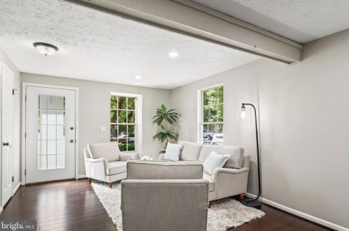 1937 Belmont Ridge Ct, Herndon VA  20191-5446 exterior