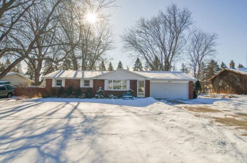 2653 Bay Port Ln, Green Bay, WI 54313-7106