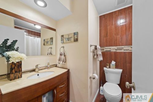 15 Sandburg Dr, Morganville NJ  07751-1428 exterior