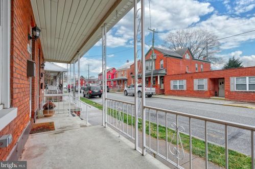 137 East St, Spring Grove PA  17362-1215 exterior