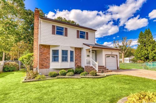 208 Cumberland St, Manor Park, NY 11950-4704
