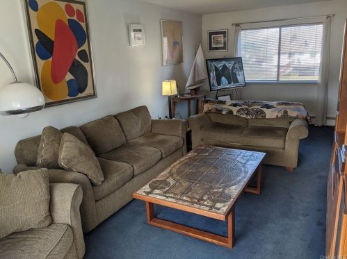 5 Capital Dr, Washingtonville NY  10992-1301 exterior