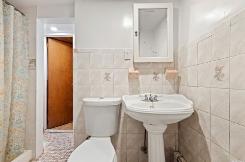 2300 Baylis Ave, Floral Park NY  11003-2807 exterior
