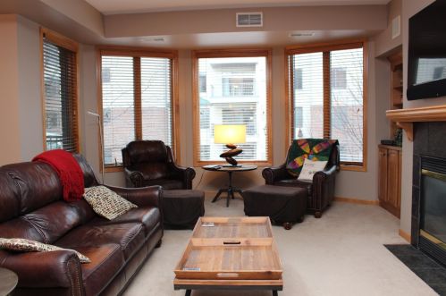 5225 Grandview Sq, Minneapolis, MN 55436-1683