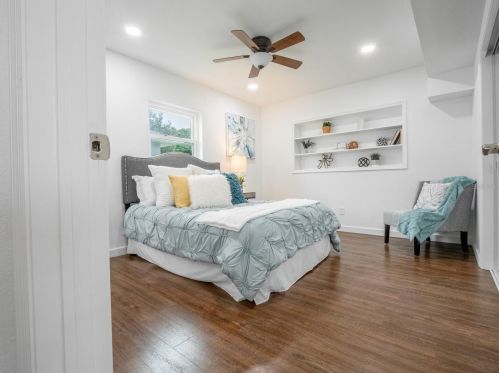 3201 Maritana Dr, Saint Petersburg FL  33706-4036 exterior