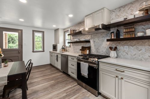 410 Maytide St, Pittsburgh PA  15227-1848 exterior