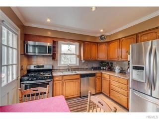 43 Upland Ave, White Plains NY  10604-2338 exterior
