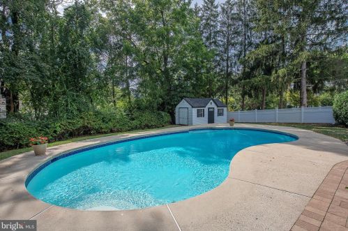 614 Westwind Dr, Berwyn PA  19312-1144 exterior