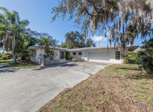 915 Bayshore Rd, Nokomis, FL 34275-1919