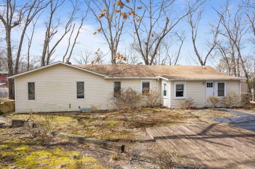52 Sunrise Trl, Panamoka, NY 11961-2221