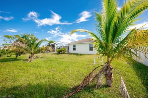 4166 39 Ave, Cape Coral FL  33993-5507 exterior