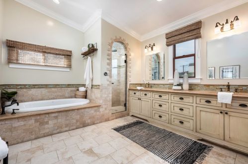 5250 Appian Way, Long Beach CA  90803-1901 exterior