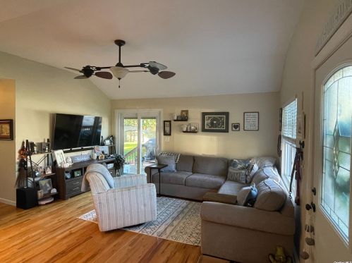 34 Lafayette Ave, Lake Grove, NY 11755-2944